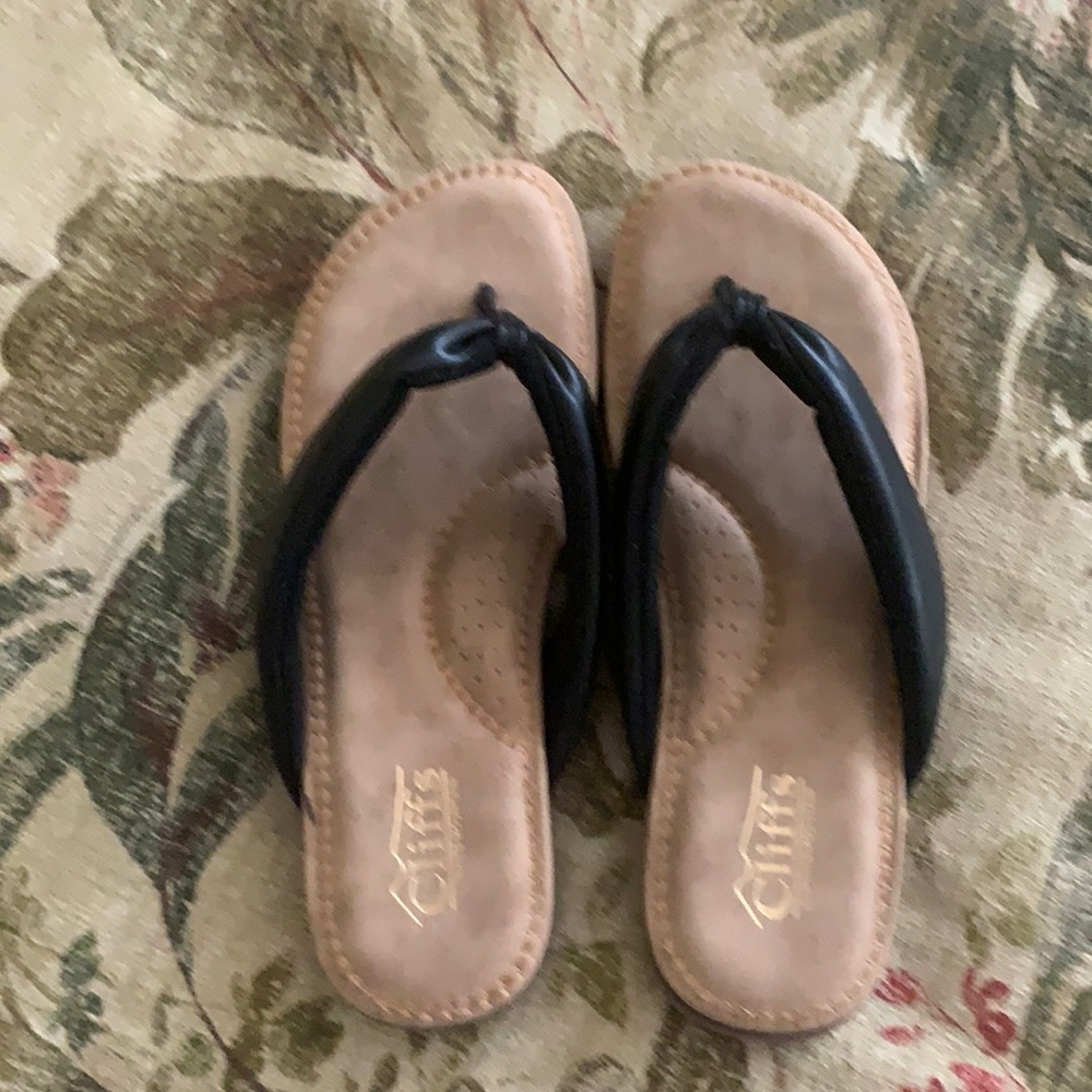 Cliffs by White Mountain Sandals 🩴🩴